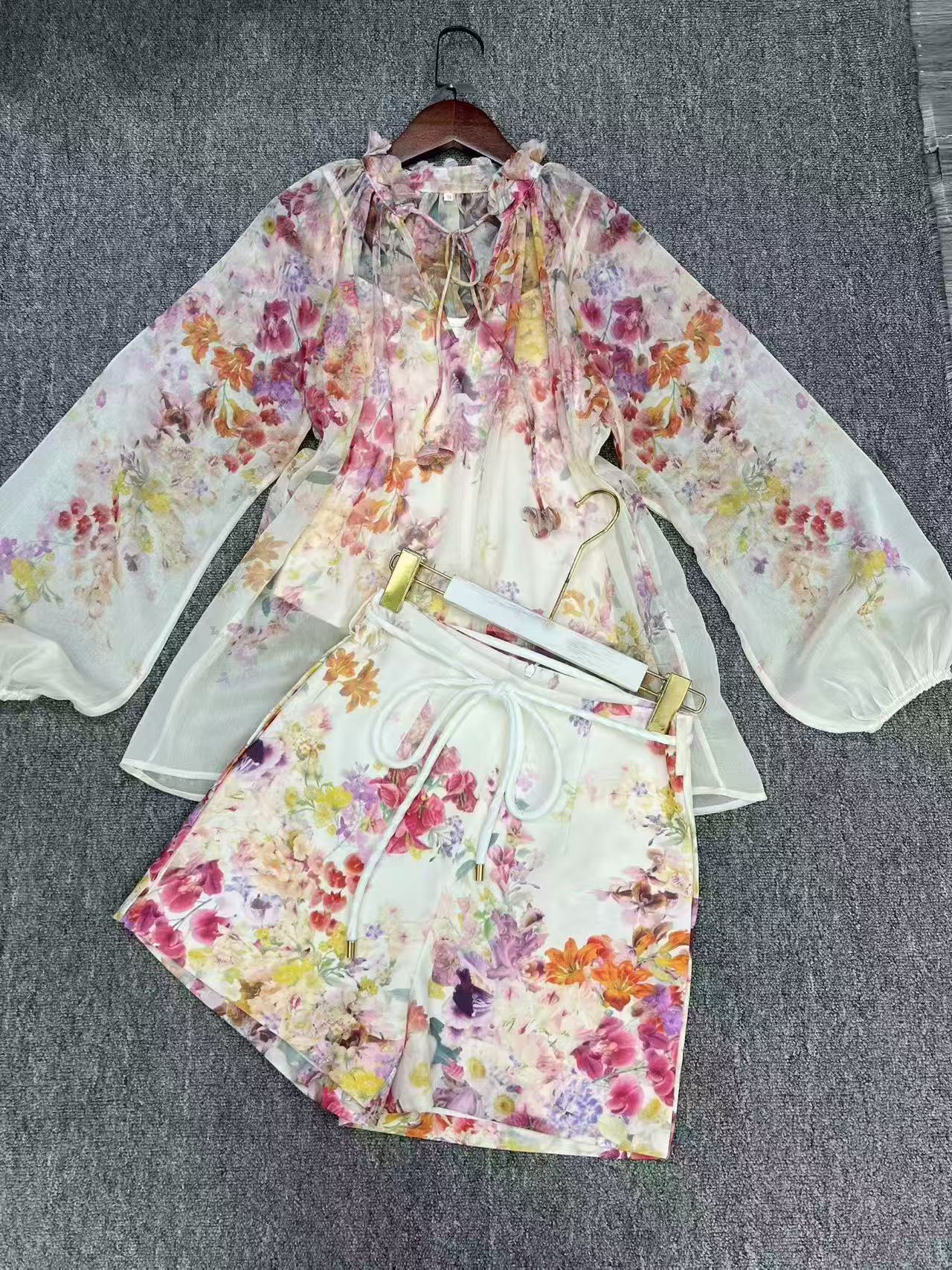 Lumiere two piece set